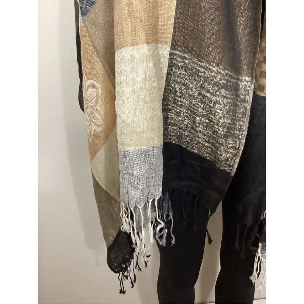 New. C. J. Banks scarf. Retails $69 - Picture 2 of 8